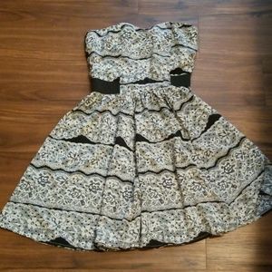 Lace pattern strapless dress